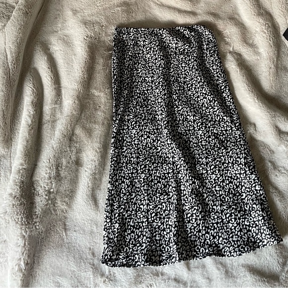 Satin skirt - Picture 2 of 3